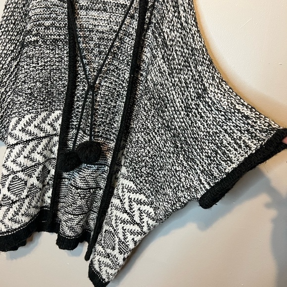 Aerie Open Front Patterned Poncho with Pom Poms One Size - Picture 3 of 6